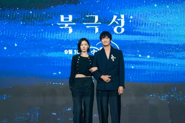 女神也追星！全智賢剪成俐落短髮　記者會突告白男神：我是粉絲