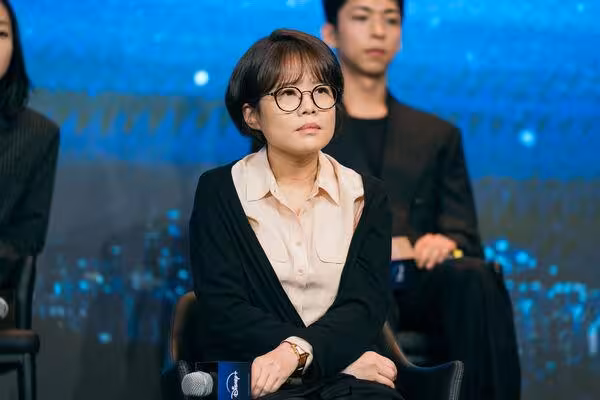 女神也追星！全智賢剪成俐落短髮　記者會突告白男神：我是粉絲