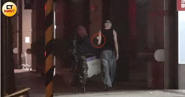 吳宗憲「第四個女兒」爆新戀情！　妙莎牽羅志祥愛徒深夜同回愛巢