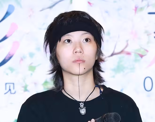 當謝振軒考上劍橋竇靖童卻被曝要摘子宮，王菲的反應絕了