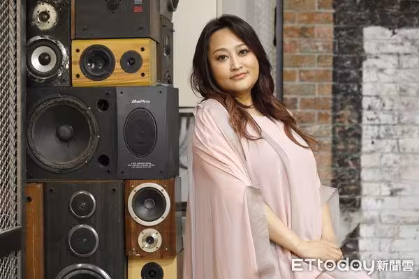 「雙手合十迷因」紅了十年! 本尊家家傻眼發聲:應該能拿獎金了