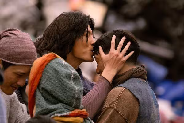 許光漢、玉澤演釜山夢幻同台!世紀對談全球直播 男神送額頭吻「表達感謝」