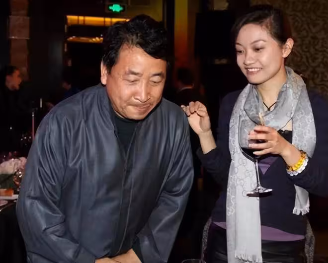 姜昆女兒姜珊：父親親手掐斷明星夢，被郭德綱造黃謠，45歲仍單身