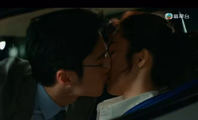 28歲TVB男星演渣男角色出圈!強吻+曝私照,兩大女主都被他虐!
