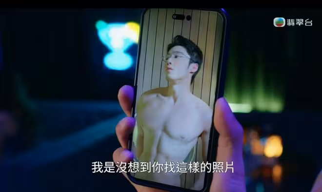 28歲TVB男星演渣男角色出圈!強吻+曝私照,兩大女主都被他虐!