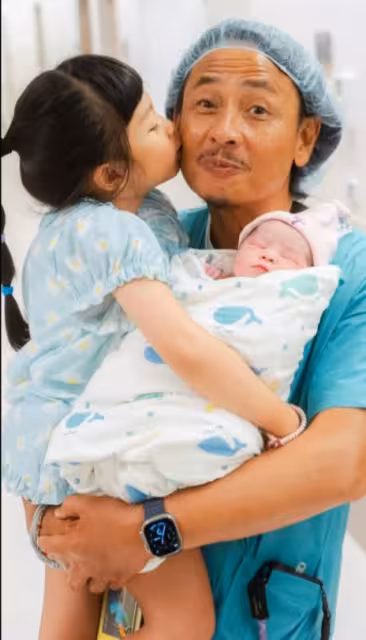 恭喜!TVB前男星58歲太太順利生下第二胎!姐姐抱著妹妹超開心!