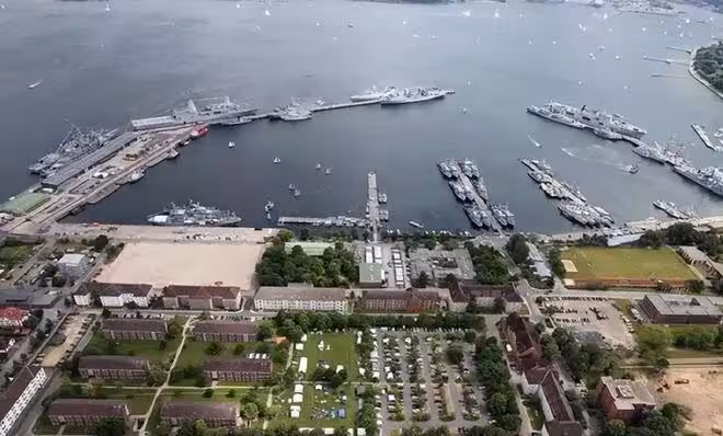 火力堪比戰列艦，德國條約破交艦的巔峰，可惜卻遭空襲摧毀