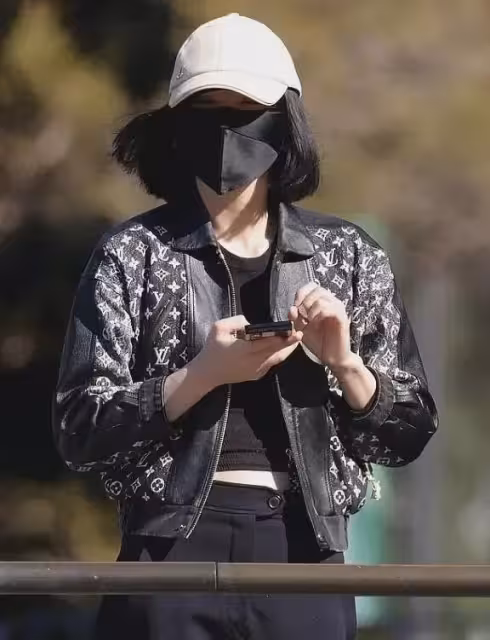 一個半月過去,依然「查無此人」,楊蘭蘭到底是誰?