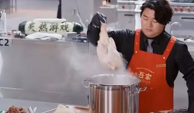 一隻白切雞炸出多少「嘴強王者」！全進華硬剛評委，岳雲鵬倒大霉
