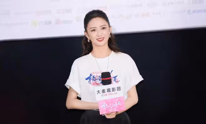 都是新疆女演員，她老得不動聲色，現身就掀起網友熱議