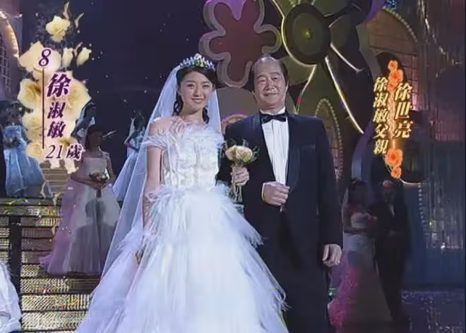 TVB前甜美女星為富商老公慶生!竟稱他是父親也是兒子!好姐妹陳自瑤現身露事業線