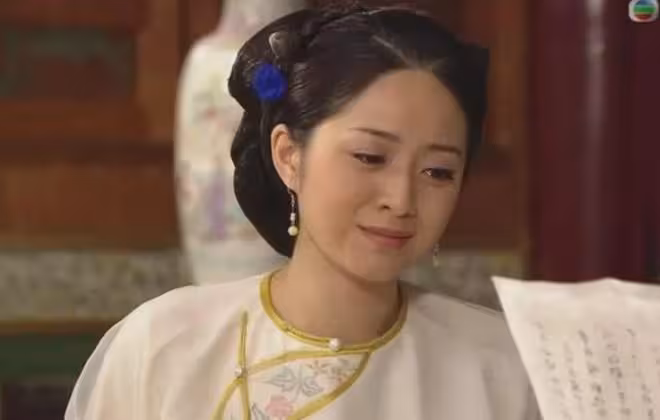 TVB前甜美女星為富商老公慶生！竟稱他是父親也是兒子！好姐妹陳自瑤現身露事業線
