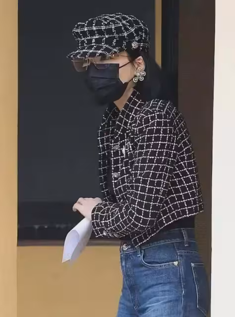 楊蘭蘭為何拒交個人信息？