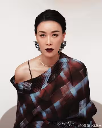 那英驚爆婚變！結婚19年富豪夫「酒吧與嫩妹貼身交纏」帶回妻子別墅