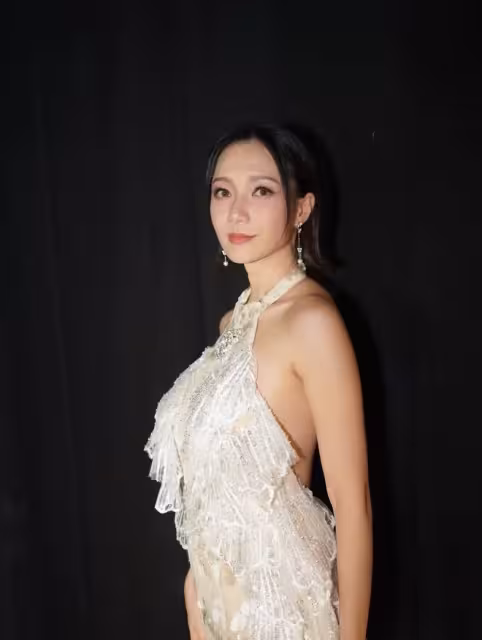 39歲TVB前花旦產後極速瘦身!穿露肩大裸背透視裙!直呼當媽穿漂亮衣服是考驗