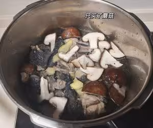 高壓鍋壓快速烏雞湯