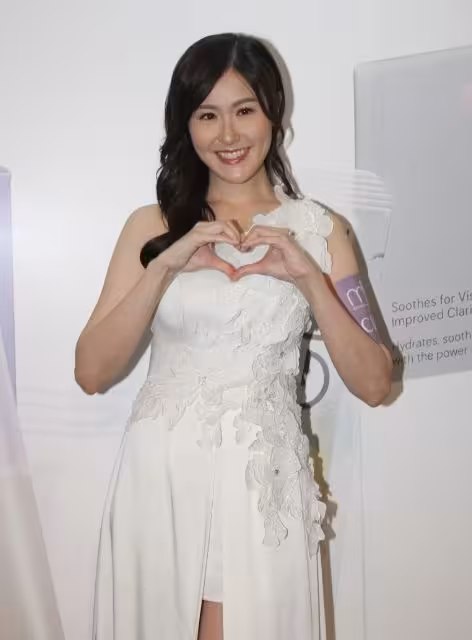 TVB花旦穿白色禮服太養眼!自爆演綠茶婊被家人無視!不擔心上街被指責