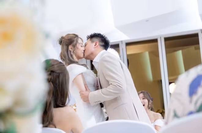 恭喜!TVB小花葉蒨文與小5歲男嘉賓配對成功!現場激吻視頻公開!