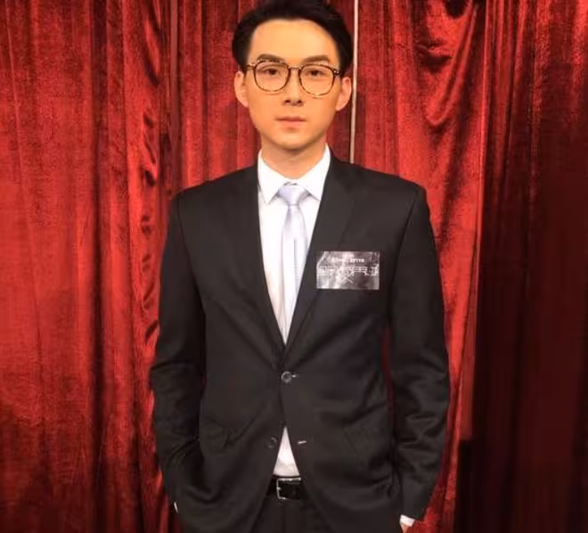TVB戀綜男星不敢親女藝人嘴！眾星起鬨下撐起膽子強吻！豪言不再打遊戲要掙錢養她