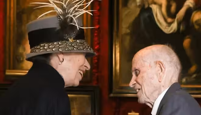 106歲二戰老兵獲英國公主授勳!北愛爾蘭見證感人一幕,全網致敬