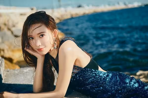 林志玲「變身美人魚」50歲激美近況曝光! 慈善年曆主題有洋蔥