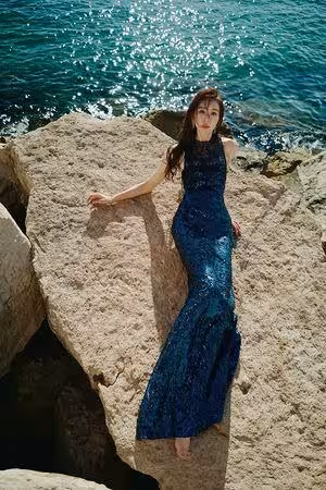 林志玲「變身美人魚」50歲激美近況曝光! 慈善年曆主題有洋蔥
