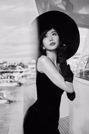 林志玲「變身美人魚」50歲激美近況曝光! 慈善年曆主題有洋蔥