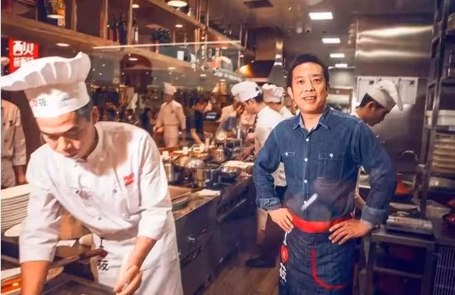 西貝招聘廚師工資7000，服務員8000，廚師果然就是一個熱菜員