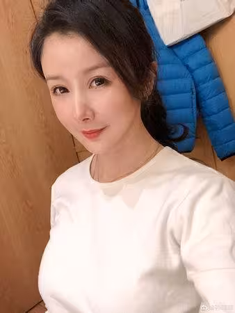 「幻想我跟各種男人外遇」伴郎、快遞都懷疑 女星怒控總裁前夫!