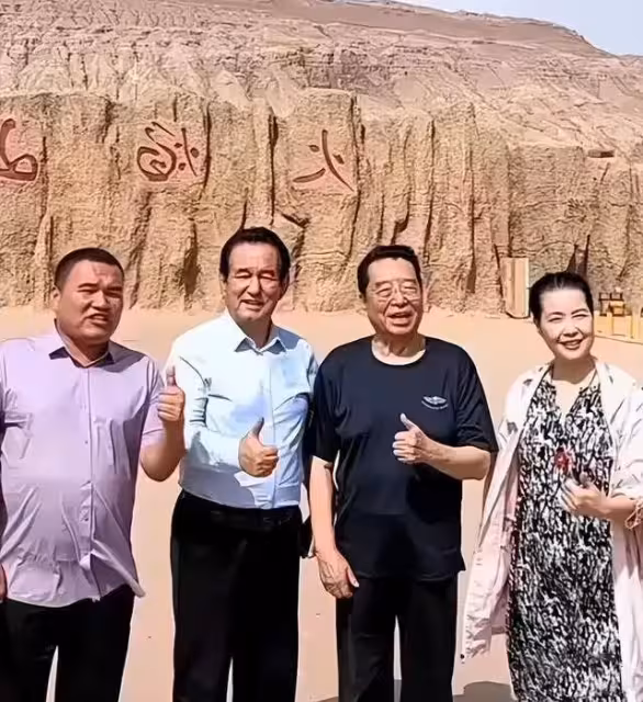 李雙江現身新疆，和小27歲妻子同框狀態好，曝李天一去維也納留學