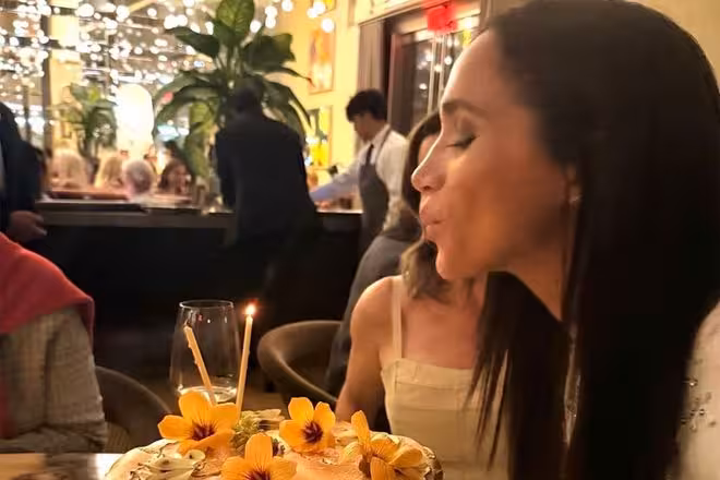 梅根曬軍裝照慶祝哈里41歲生日,瞬間引爆全網熱議!