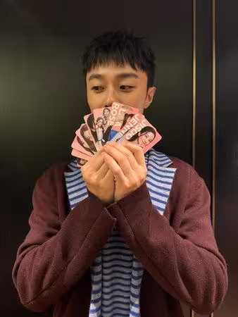 韓國首映引暴動!粉絲尖叫蓋過主持人 施柏宇感動喊:謝謝沒忘記我