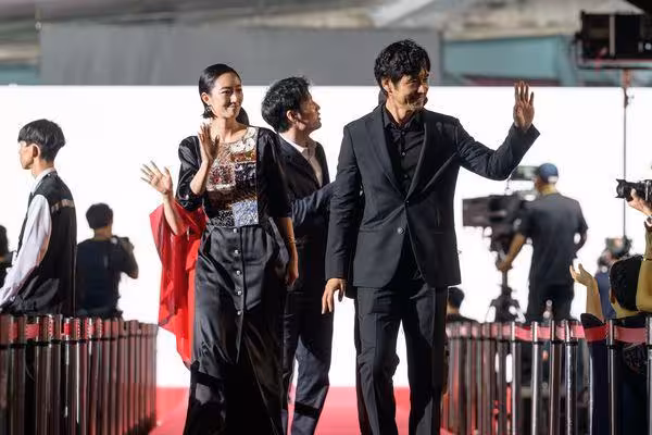 《最親愛的陌生人》釜山首映掌聲不斷! 林志玲盛讚西島秀俊、桂綸鎂