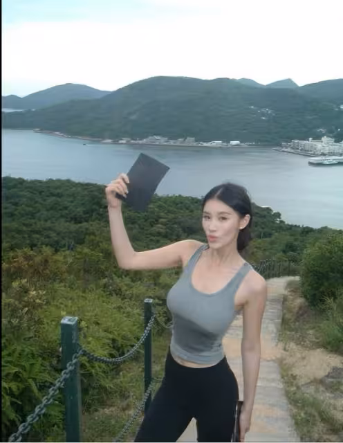 TVB新晉咪神疑遇情緒問題行山散心!大曬飛彈級身材!神秘汗印惹人遐想!