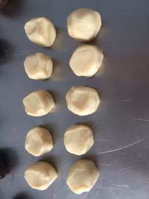 蛋黃酥（放置幾天也很酥）