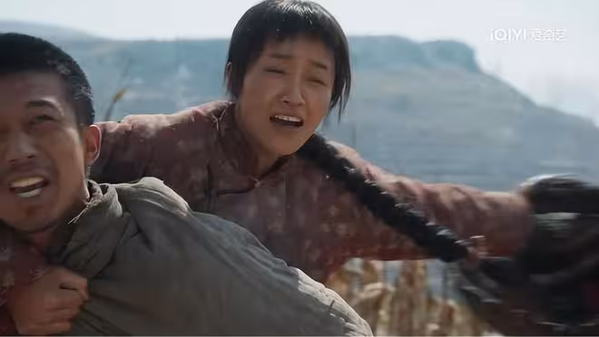 藍盈瑩這一段「馴財主戲」,在全網火了,秦海璐的評價,有人信了