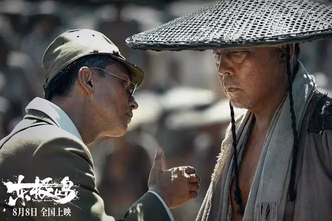 最終票房9.38億?看完《東極島》,我想說:朱一龍這片後勁太大了