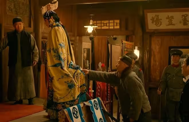 人民日報銳評陳佩斯《戲台》,言辭犀利,句句說到中年觀眾心坎上