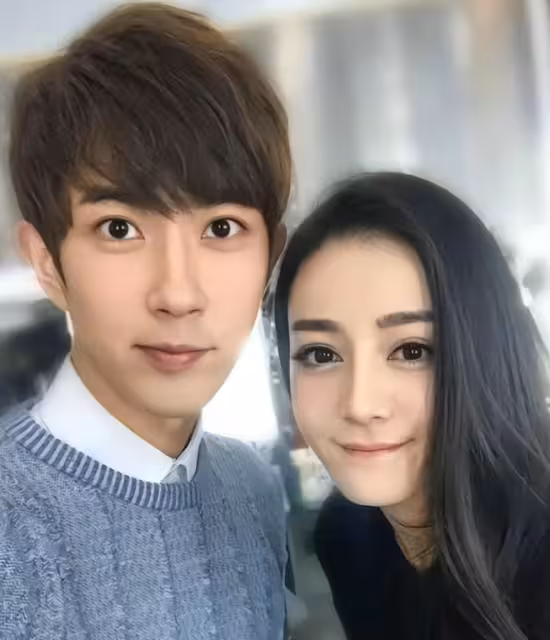淚崩!內娛集體緬懷於朦朧,李澤鋒換黑頭像,李子璇手寫信有淚痕