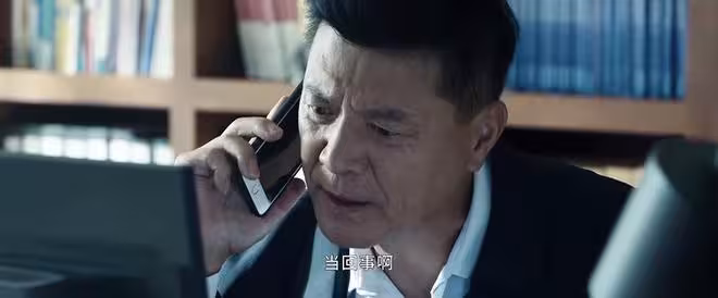 《白夜破曉》直到周巡慘死,關宏峰才知身邊藏著兩個危險「敵人」
