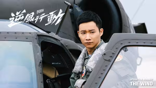 角頭改行開戰鬥機!鄭人碩被贊「台帥代表第一人」駕駛黑鷹超痛苦