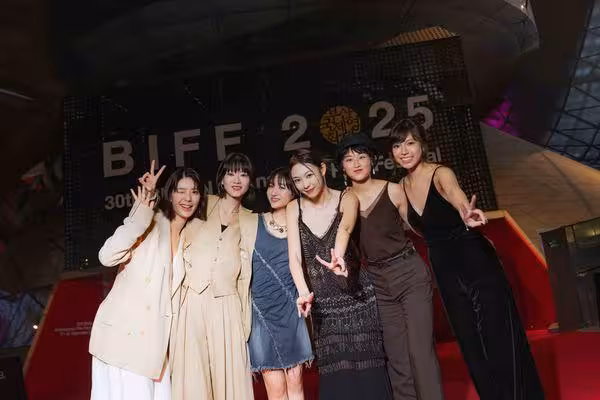 10年後又搭擋演GL電影CP! 氣質影后登釜山影展「撂韓文」告白
