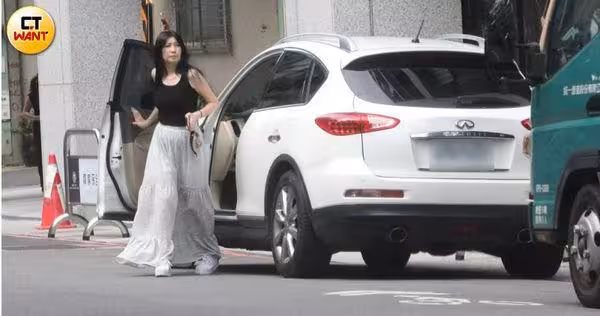黃嘉千離婚1年被猜「交新男友」!王偉忠:可以講了 0偽裝被拍現身萬華
