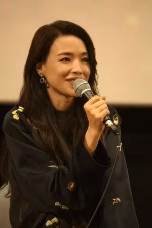 舒淇首度執導《女孩》淚灑釜山影展 《左撇子女孩》釜山首映10分鐘完售