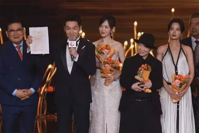 演都不演了?王家衛風波發酵,錄音只是冰山一角,靳東陳道明遭殃