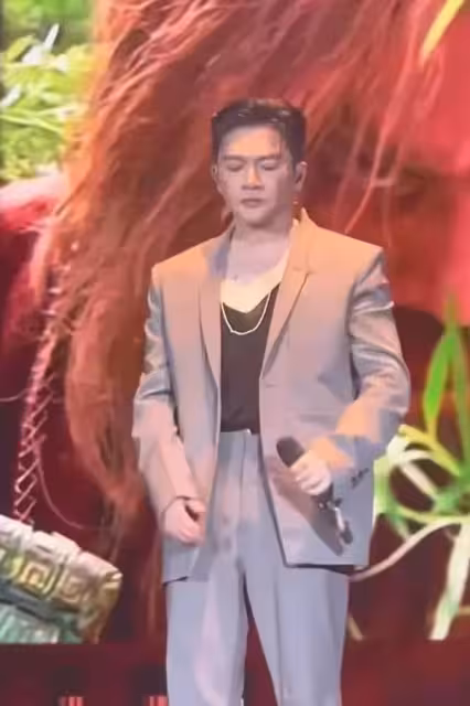 52歲蘇有朋又變臉，皮膚緊緻鼻子像捏上去的橡膠，至少年輕20歲