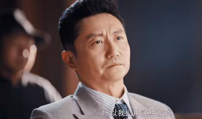 《灼灼韶華》直到聞知秋隱藏身份曝光,褚韶華才知夏初犧牲的真相