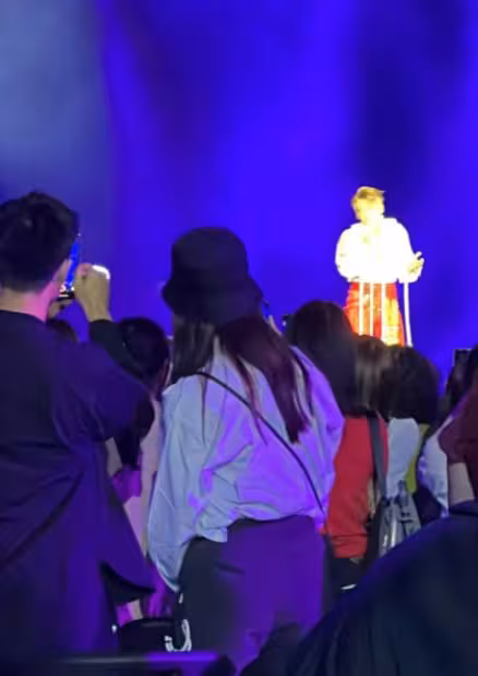 TVB港姐與上位小生戀情再曝光!合體看演唱會表現親密!被發現後蔡思貝火速頂上