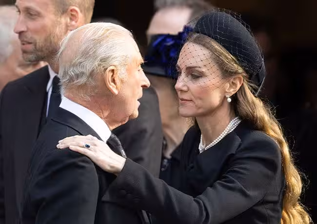 凱特王妃與查爾斯國王共同亮相,助力女籃世界盃決賽!
