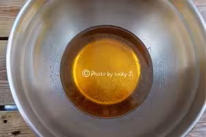 廣式蓮蓉（豆沙）蛋黃月餅（超詳細步驟）